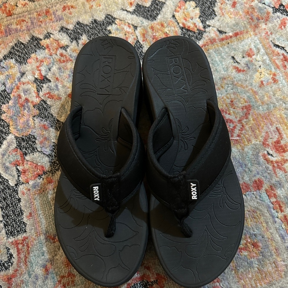 Roxy platform flipflops